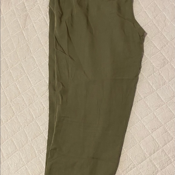 Army green Capri pants - Picture 2 of 3